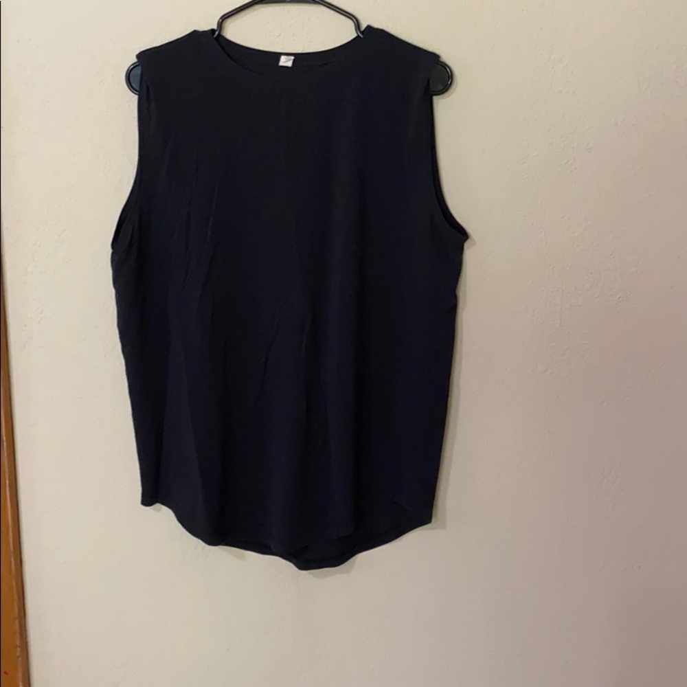 Size 8 black lululemon tank